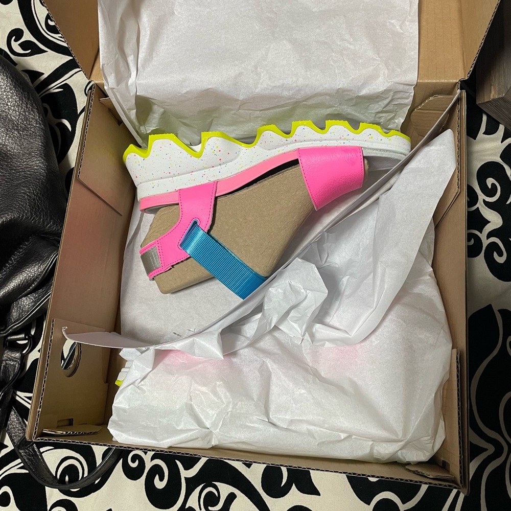 Sorel Pink Bubble Gum Platform Sandals